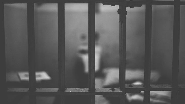 „Временно“: затворници ще се освобождават предсрочно от пренаселени британски затвори