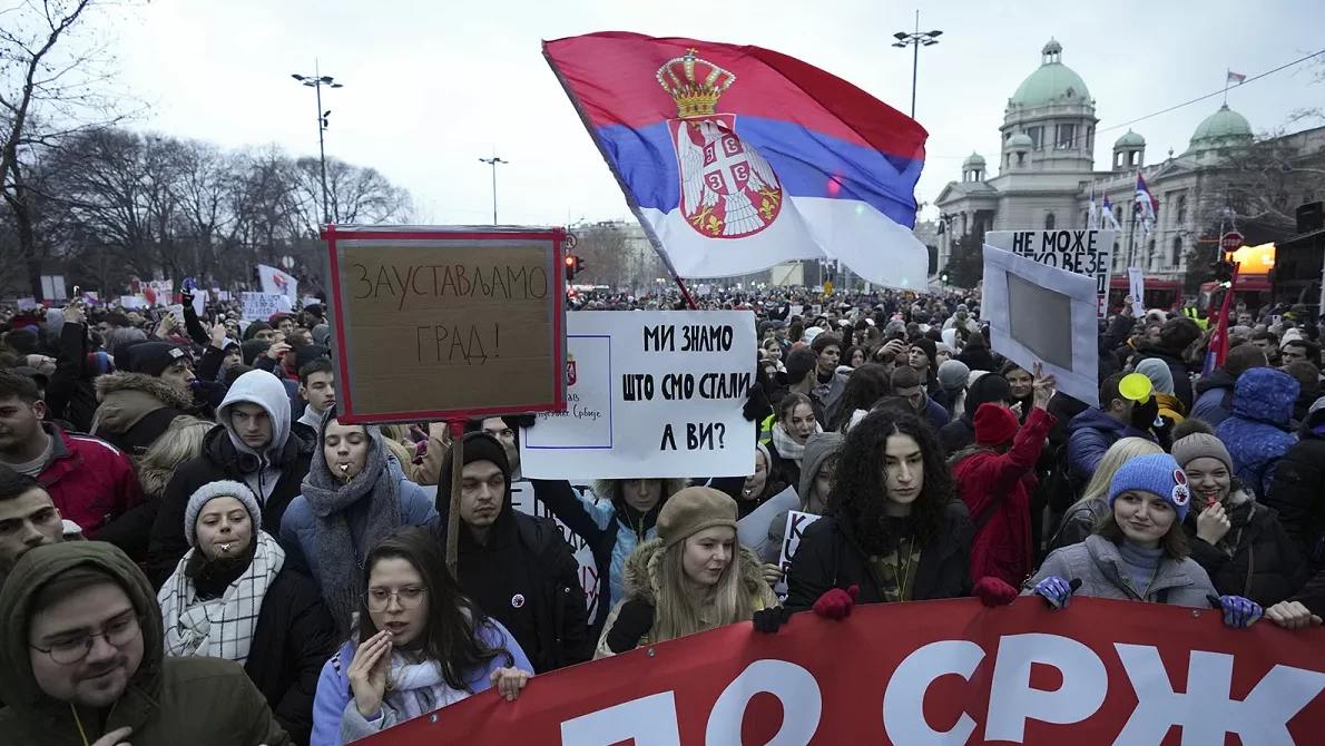 Кола окървави студентските протести в Белград