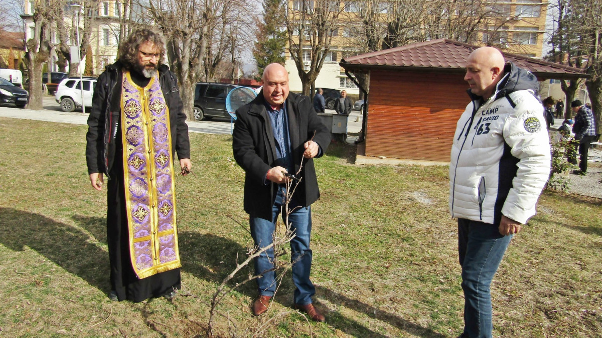 В Северозапада почитат Трифон Зарезан: Деня на лозаря и винаря отбелязаха във Вършец