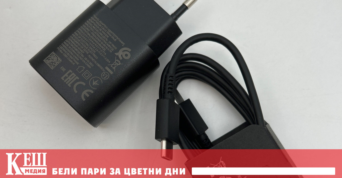 Стойка за стена с USB C кабел за зареждане на телефон