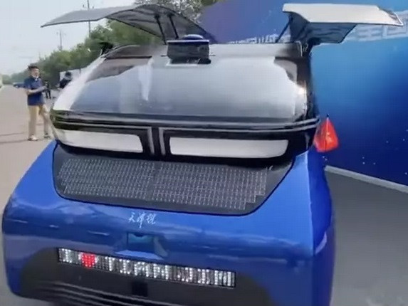 В Китай създадоха безпилотен автомобил, който се движи само със слънчева енергия