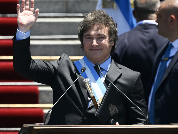 Предновогодишно: новият аржентински президент ще уволни хиляди държавни служители