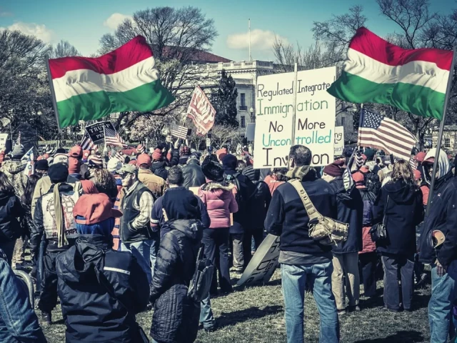 Политическа криза в Унгария: стотици демонстранти искат оставката на Орбан