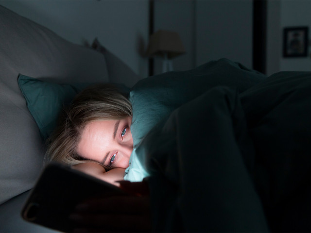 Учени: няма доказана връзка между смартфоните и проблемите със заспиването