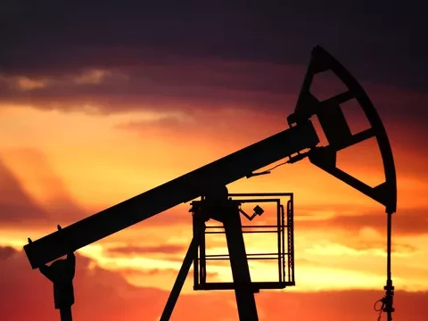 Цената на петрола Brent надхвърли 86 долара за барел за първи път от 30 април